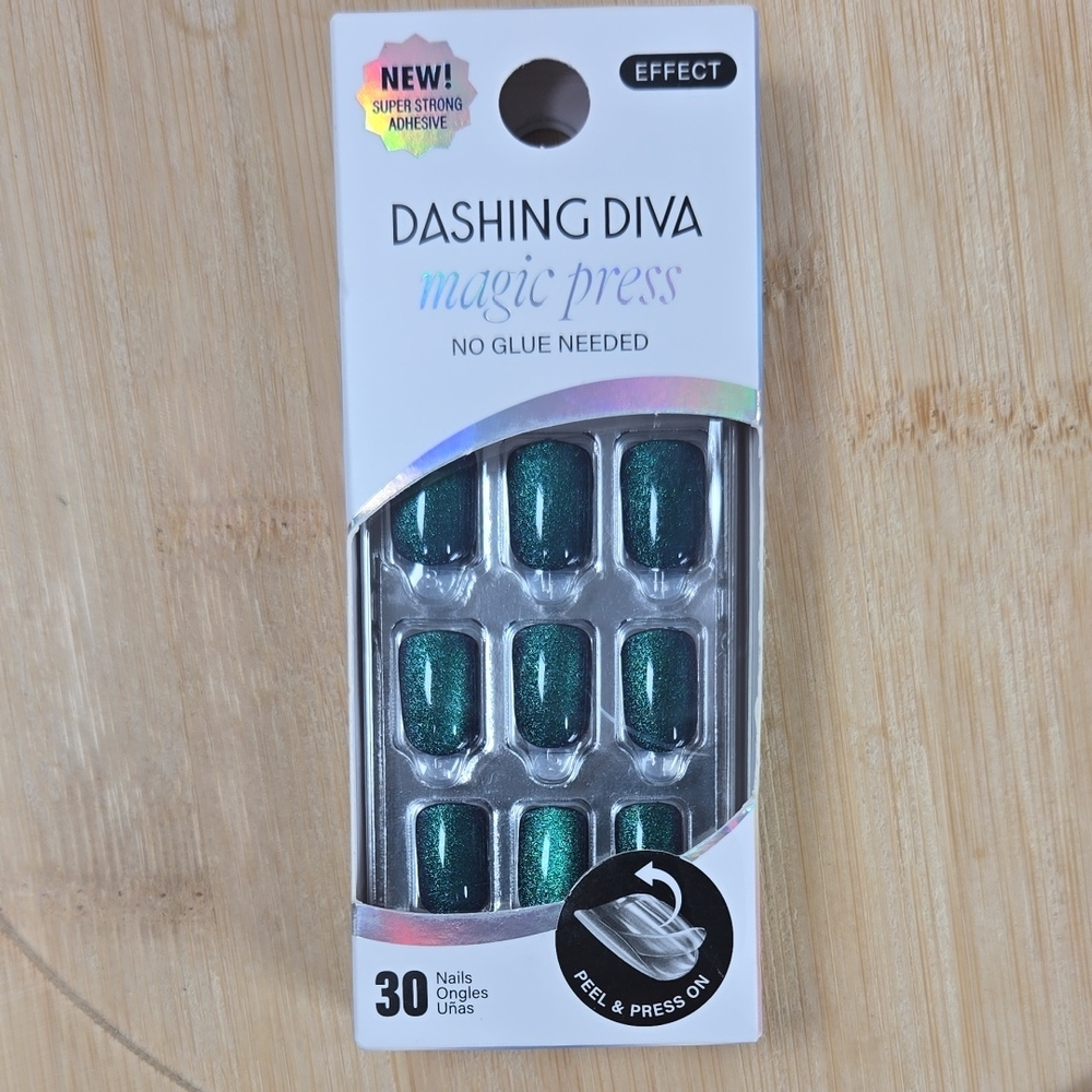 Dashing Diva Magic Press Emerald Nail Set